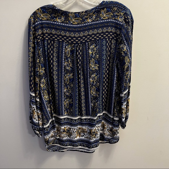 Long sleeve V-neck Blouse - Picture 5 of 6